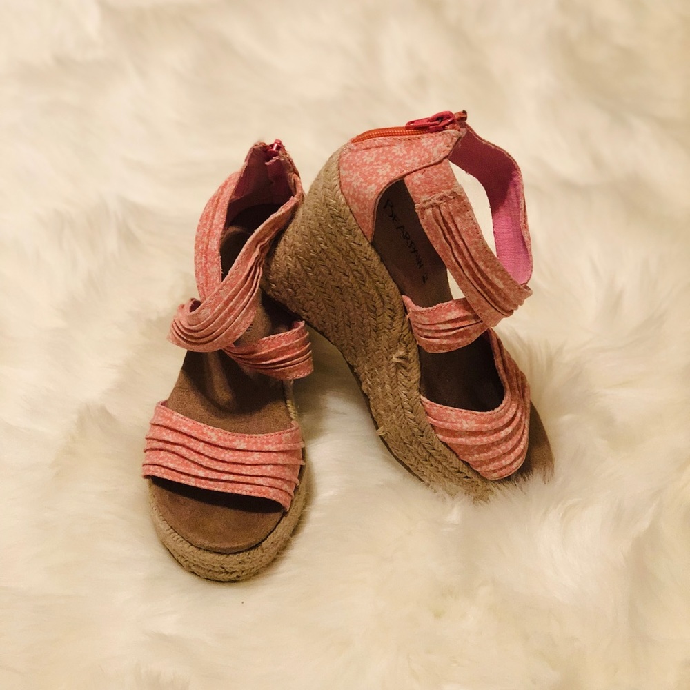 BEARPAW Women’s sandals!